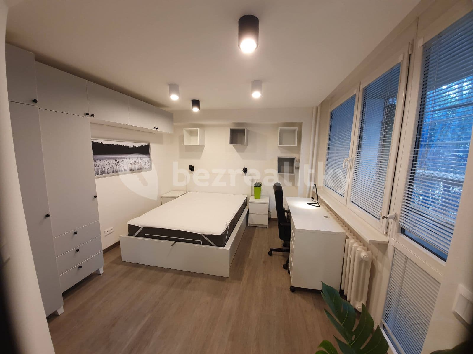 1 bedroom with open-plan kitchen flat to rent, 30 m², Vokovická, Prague, Prague 1 bedroom with open-plan kitchen flat to rent, 30 m², Vokovická, Prague, Prague