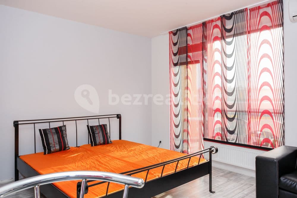 Studio flat to rent, 45 m², Pod Harfou, Prague, Prague Studio flat to rent, 45 m², Pod Harfou, Prague, Prague