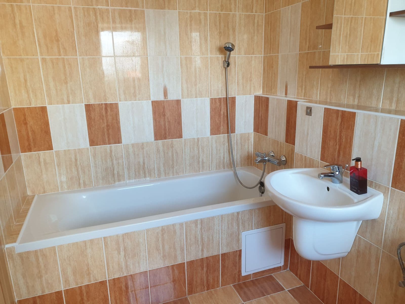 3 bedroom with open-plan kitchen flat to rent, 120 m², Krnovská, Opava, Moravskoslezský Region 3 bedroom with open-plan kitchen flat to rent, 120 m², Krnovská, Opava, Moravskoslezský Region