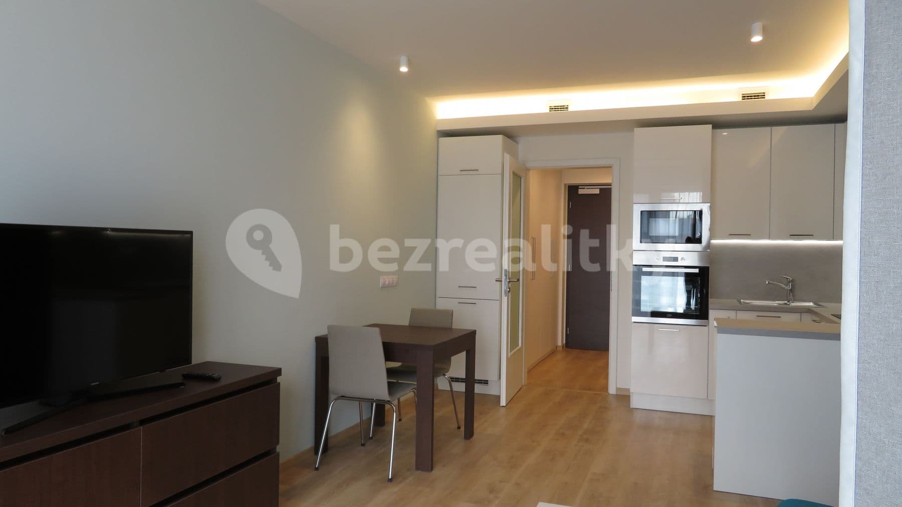 Studio flat to rent, 36 m², Mukařovského, Prague, Prague Studio flat to rent, 36 m², Mukařovského, Prague, Prague