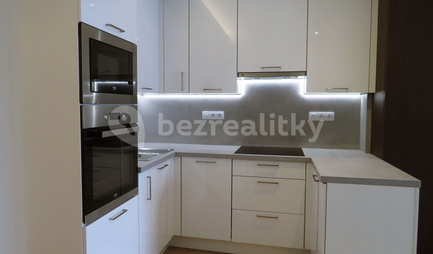 Studio flat to rent, 36 m², Mukařovského, Prague, Prague Studio flat to rent, 36 m², Mukařovského, Prague, Prague