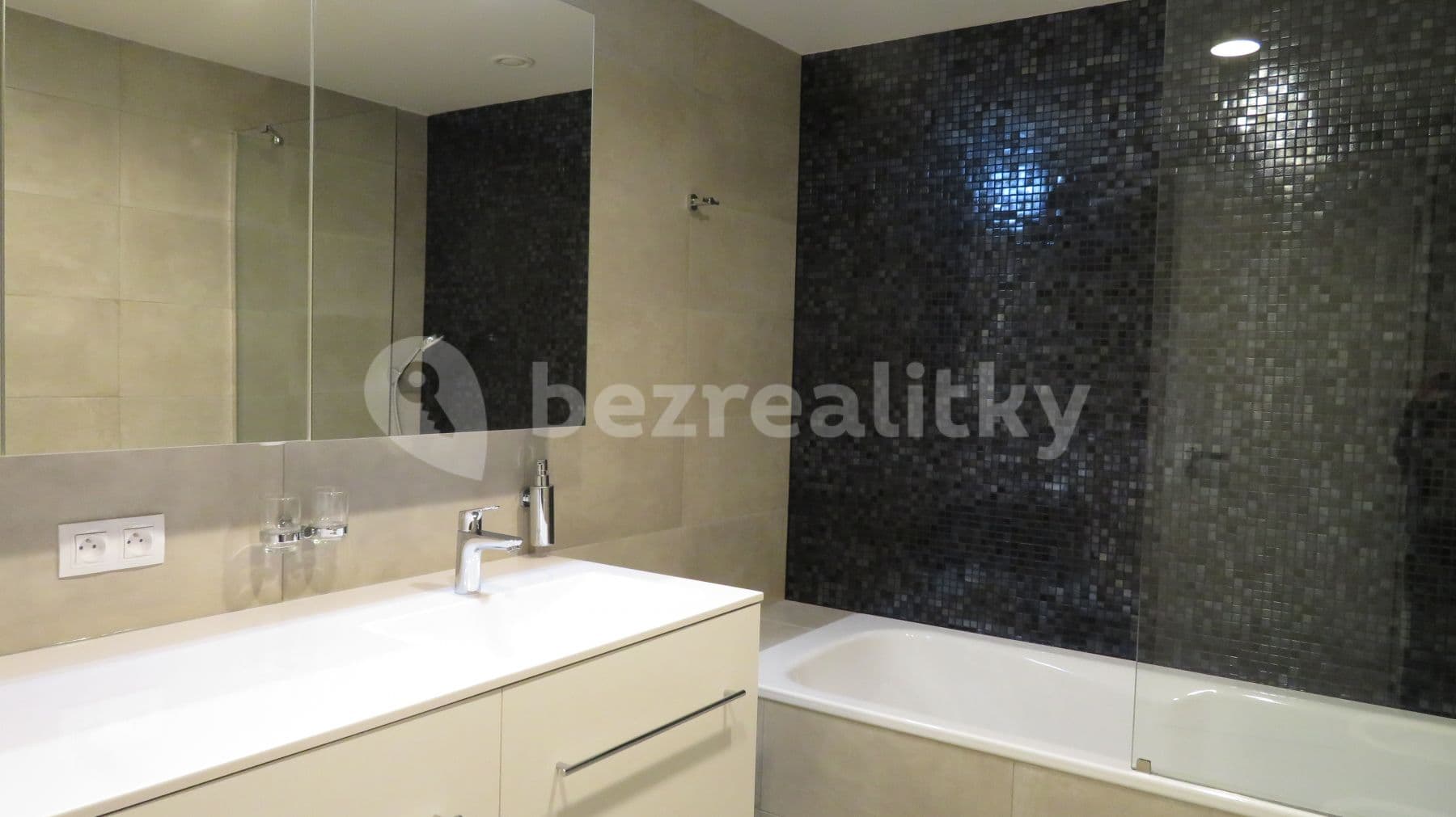 Studio flat to rent, 36 m², Mukařovského, Prague, Prague Studio flat to rent, 36 m², Mukařovského, Prague, Prague