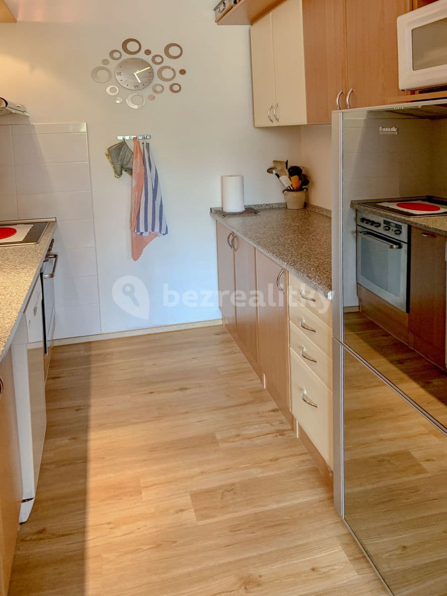 1 bedroom with open-plan kitchen flat to rent, 43 m², Makovského, Prague, Prague 1 bedroom with open-plan kitchen flat to rent, 43 m², Makovského, Prague, Prague