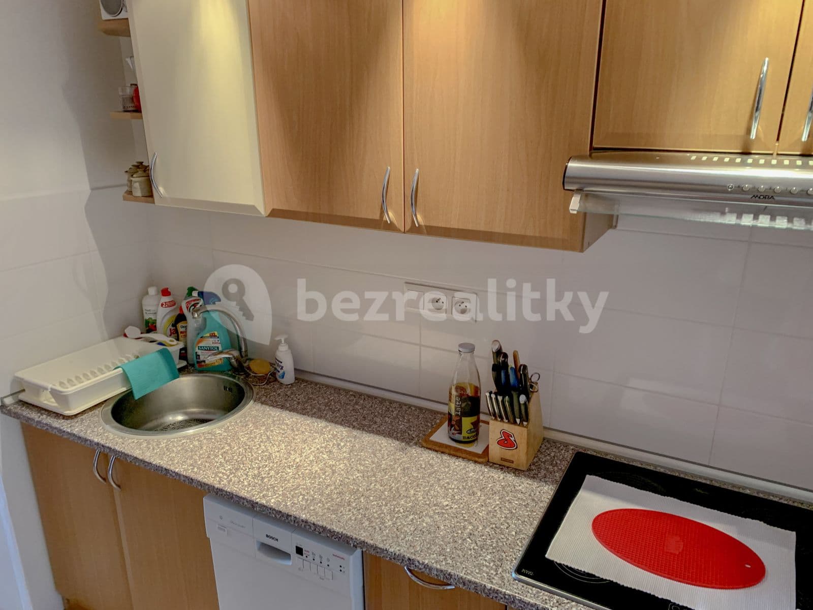 1 bedroom with open-plan kitchen flat to rent, 43 m², Makovského, Prague, Prague 1 bedroom with open-plan kitchen flat to rent, 43 m², Makovského, Prague, Prague