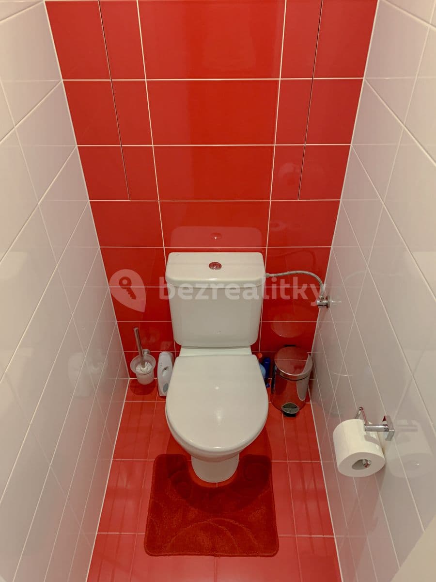 1 bedroom with open-plan kitchen flat to rent, 43 m², Makovského, Prague, Prague 1 bedroom with open-plan kitchen flat to rent, 43 m², Makovského, Prague, Prague