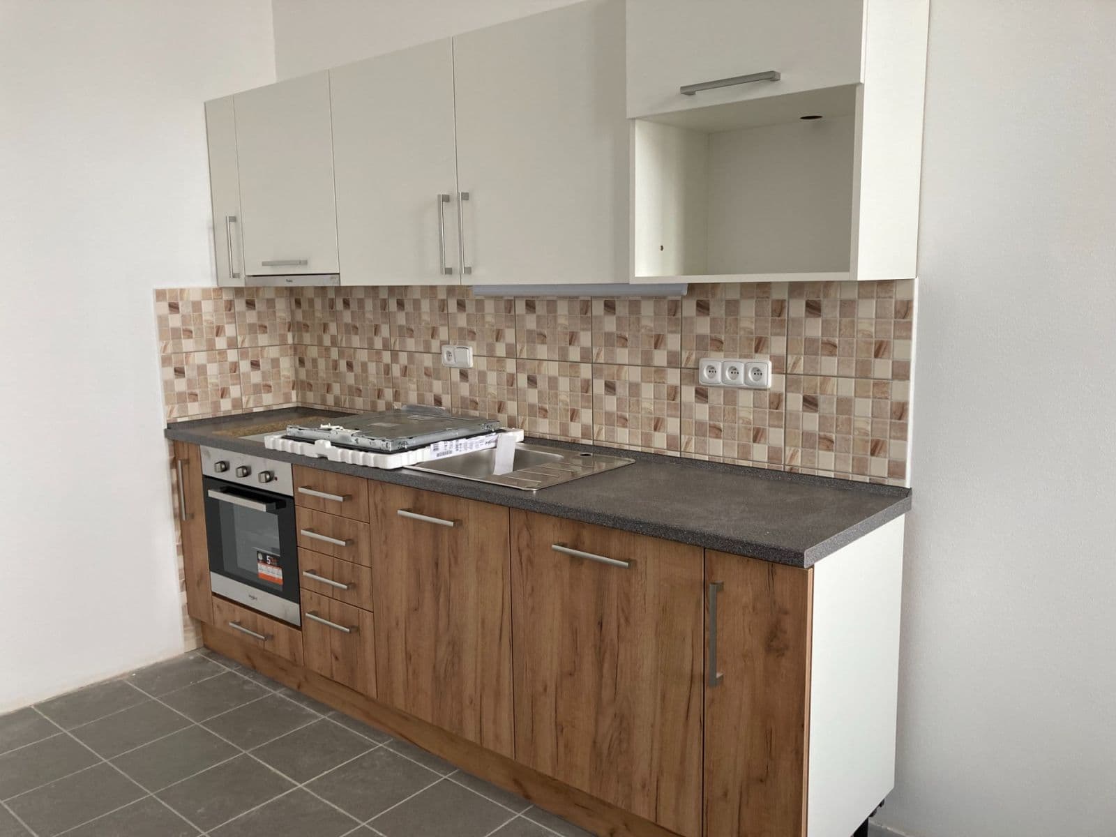 Studio flat to rent, 30 m², Palackého náměstí, Ivančice, Jihomoravský Region Studio flat to rent, 30 m², Palackého náměstí, Ivančice, Jihomoravský Region