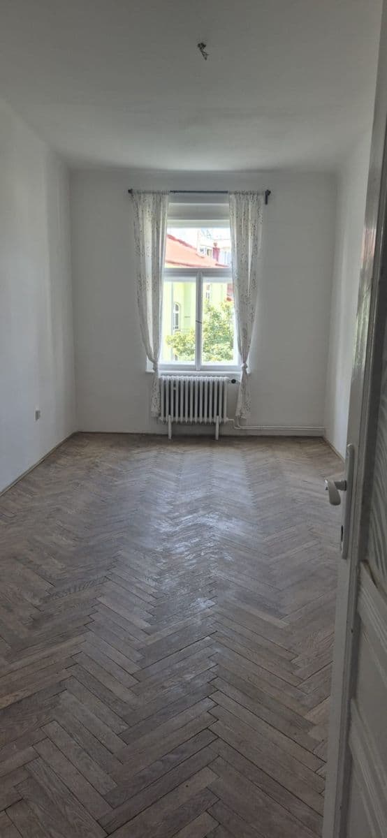 3 bedroom flat to rent, 98 m², Slavíkova, Prague, Prague 3 bedroom flat to rent, 98 m², Slavíkova, Prague, Prague