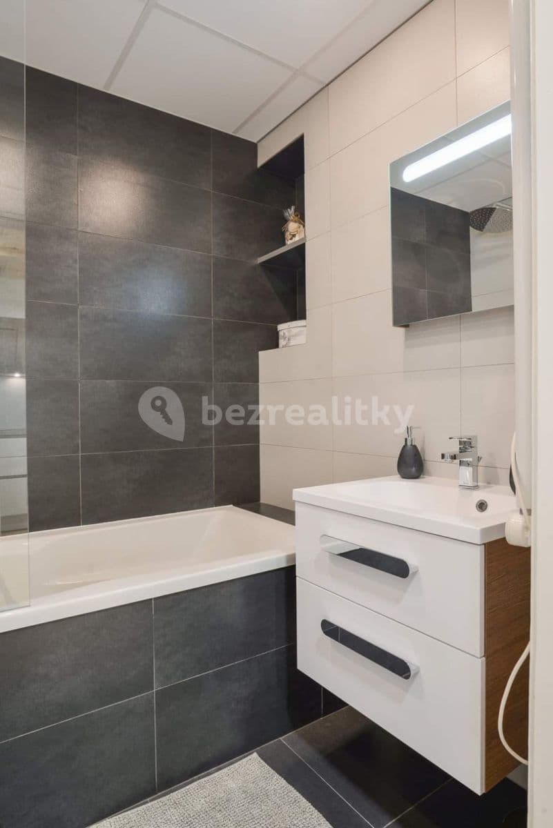2 bedroom flat to rent, 74 m², Baranova, Prague, Prague 2 bedroom flat to rent, 74 m², Baranova, Prague, Prague