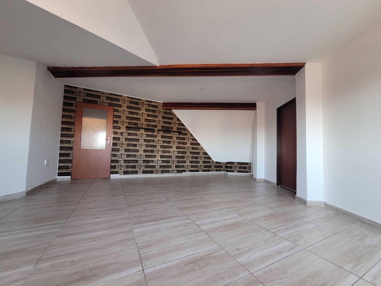 3 bedroom flat to rent, 116 m², U Borků, Kolín, Středočeský Region 3 bedroom flat to rent, 116 m², U Borků, Kolín, Středočeský Region