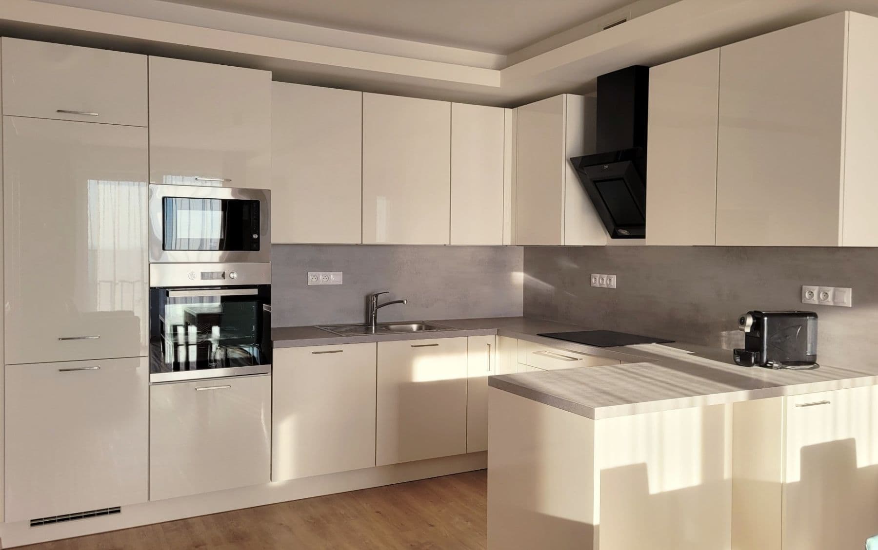 2 bedroom with open-plan kitchen flat to rent, 84 m², Mukařovského, Prague, Prague 2 bedroom with open-plan kitchen flat to rent, 84 m², Mukařovského, Prague, Prague