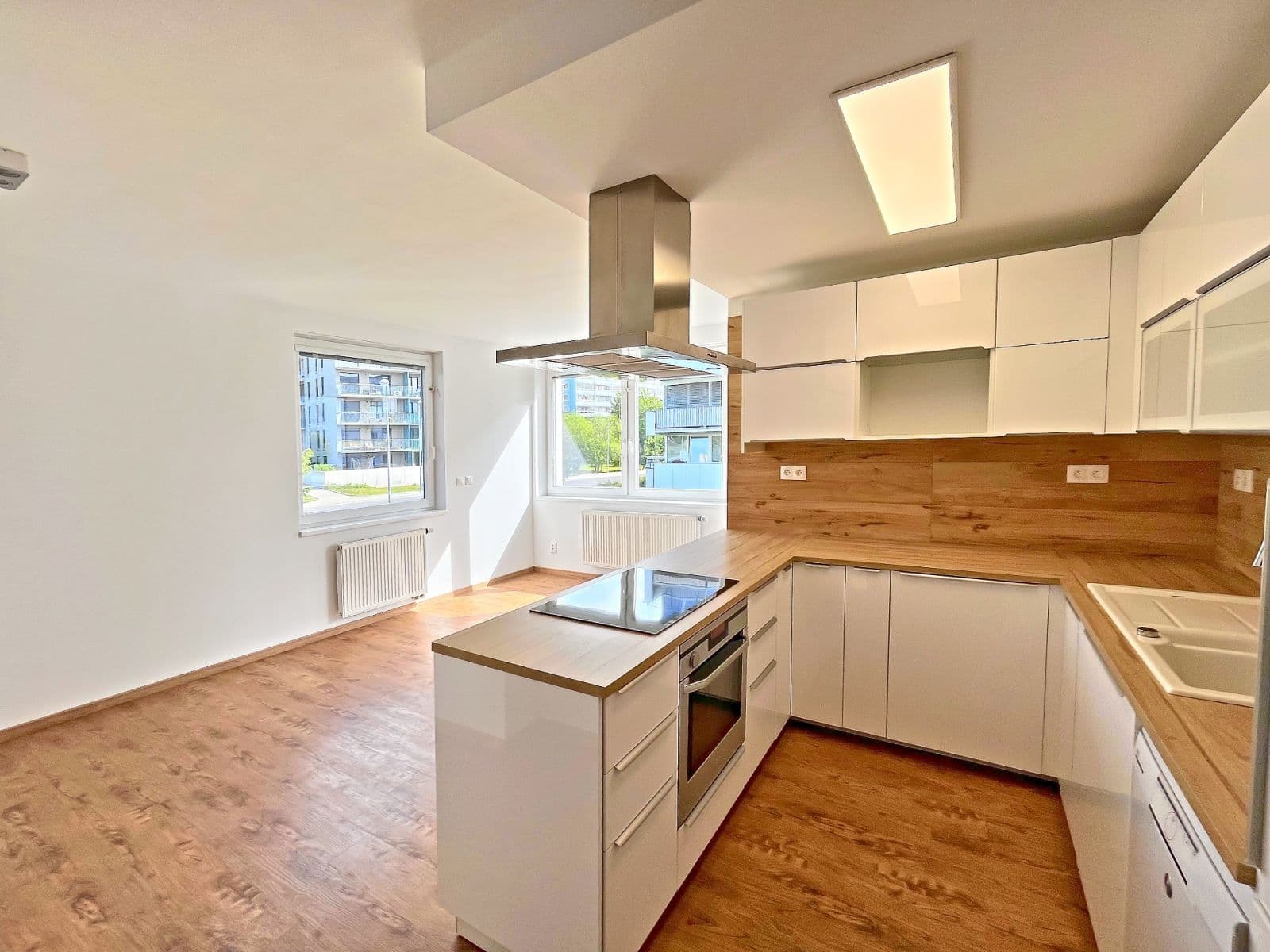 2 bedroom with open-plan kitchen flat to rent, 64 m², Jurkovičova, Prague, Prague 2 bedroom with open-plan kitchen flat to rent, 64 m², Jurkovičova, Prague, Prague