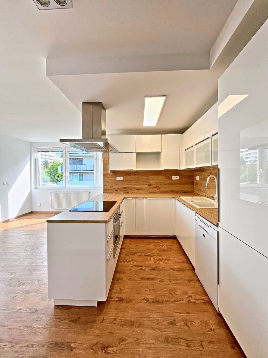 2 bedroom with open-plan kitchen flat to rent, 64 m², Jurkovičova, Prague, Prague 2 bedroom with open-plan kitchen flat to rent, 64 m², Jurkovičova, Prague, Prague
