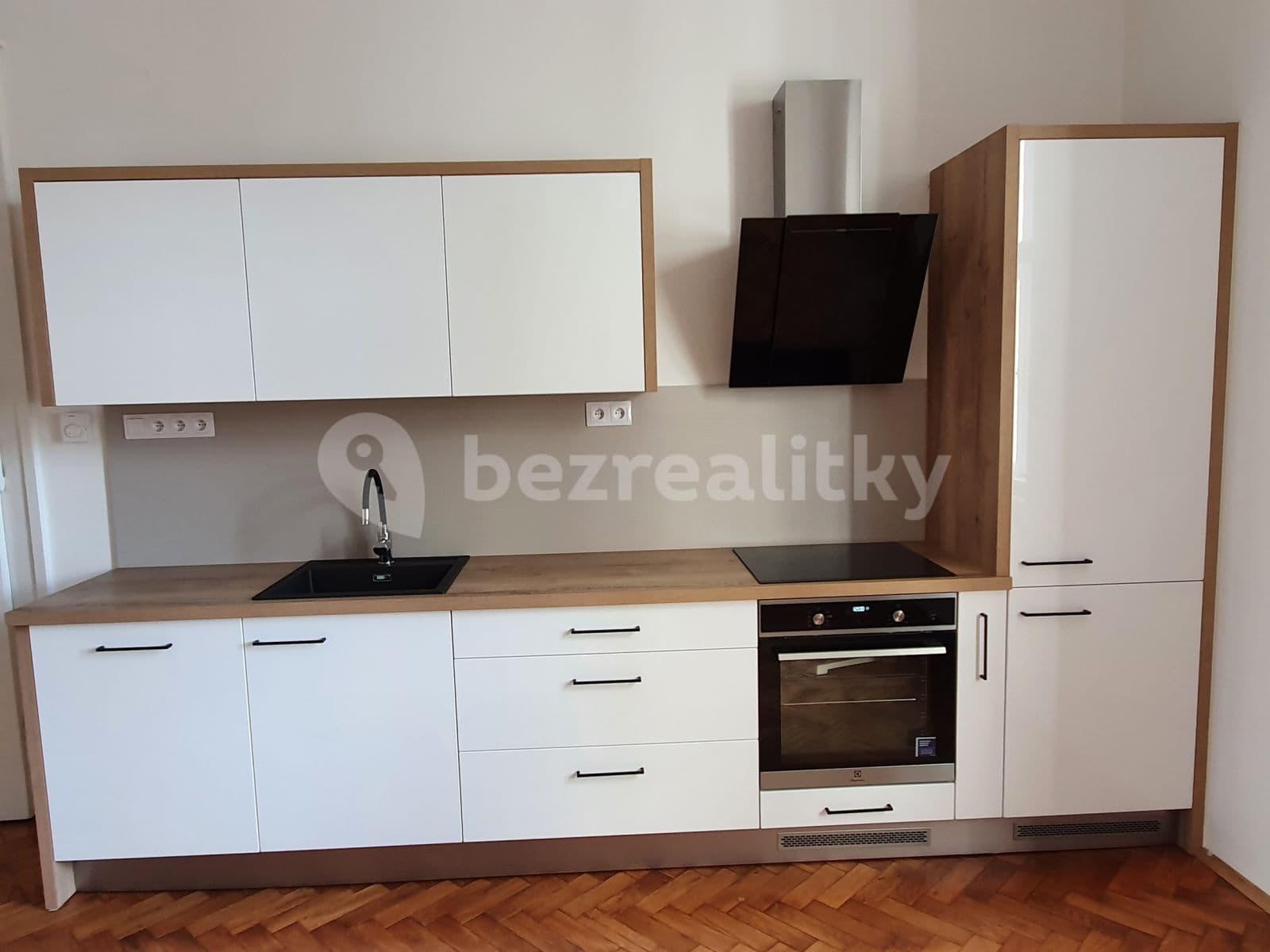2 bedroom with open-plan kitchen flat to rent, 72 m², Ostrovského, Prague, Prague 2 bedroom with open-plan kitchen flat to rent, 72 m², Ostrovského, Prague, Prague