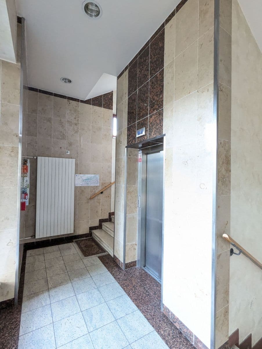 1 bedroom with open-plan kitchen flat to rent, 61 m², Patočkova, Prague, Prague 1 bedroom with open-plan kitchen flat to rent, 61 m², Patočkova, Prague, Prague