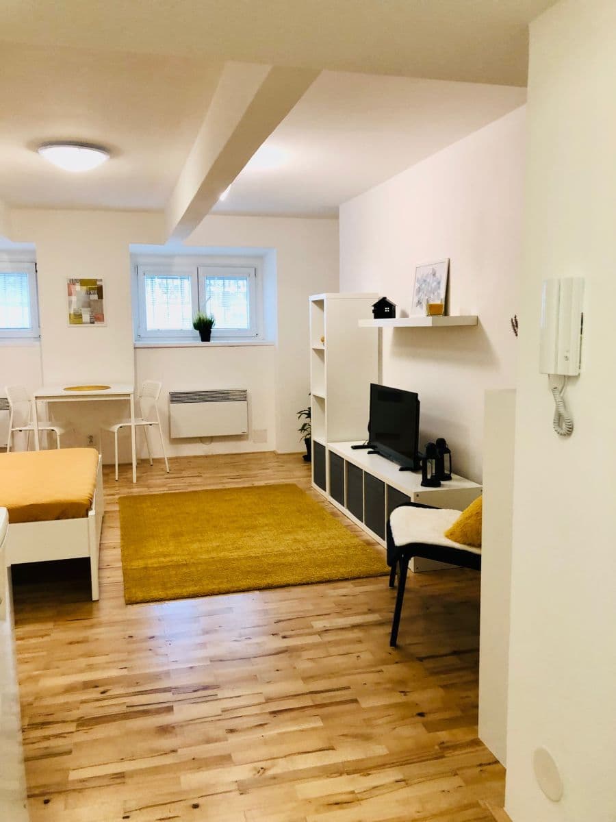 Studio flat to rent, 28 m², Kloboučnická, Prague, Prague Studio flat to rent, 28 m², Kloboučnická, Prague, Prague
