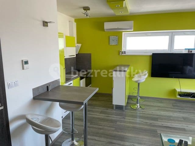 1 bedroom with open-plan kitchen flat to rent, 46 m², Hvozdecká, Brno, Jihomoravský Region 1 bedroom with open-plan kitchen flat to rent, 46 m², Hvozdecká, Brno, Jihomoravský Region