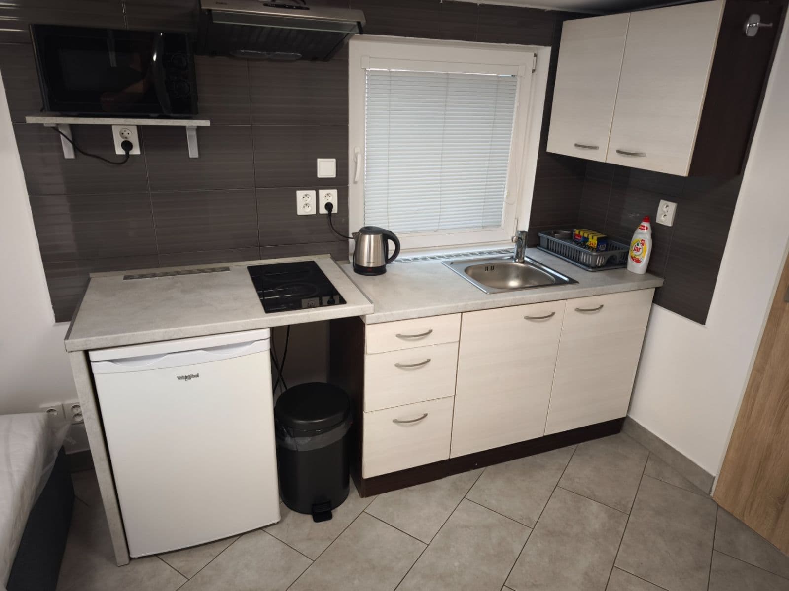 Small studio flat to rent, 18 m², Velvarská, Horoměřice, Středočeský Region Small studio flat to rent, 18 m², Velvarská, Horoměřice, Středočeský Region