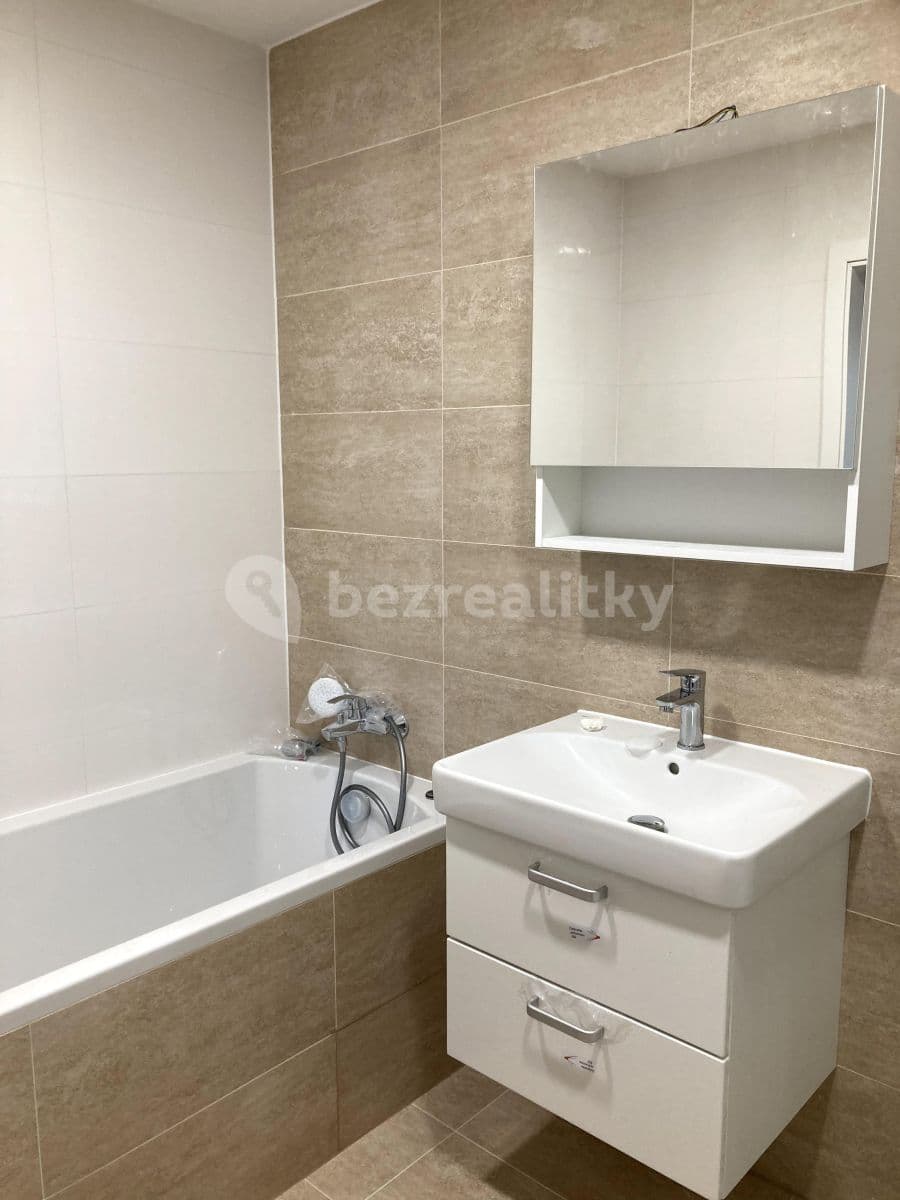 2 bedroom with open-plan kitchen flat to rent, 76 m², Na růžovém poli, Kladno, Středočeský Region 2 bedroom with open-plan kitchen flat to rent, 76 m², Na růžovém poli, Kladno, Středočeský Region