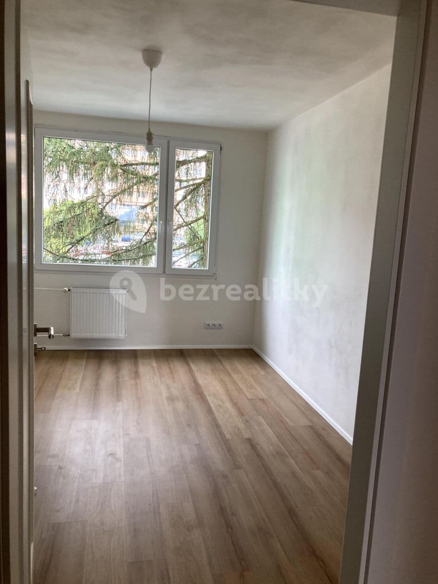 2 bedroom with open-plan kitchen flat to rent, 76 m², Na růžovém poli, Kladno, Středočeský Region 2 bedroom with open-plan kitchen flat to rent, 76 m², Na růžovém poli, Kladno, Středočeský Region