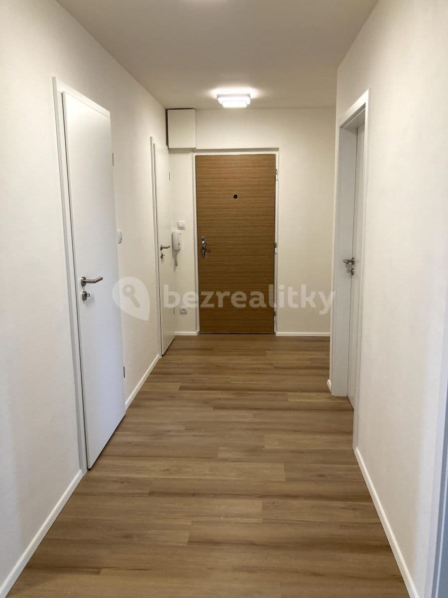 2 bedroom with open-plan kitchen flat to rent, 76 m², Na růžovém poli, Kladno, Středočeský Region 2 bedroom with open-plan kitchen flat to rent, 76 m², Na růžovém poli, Kladno, Středočeský Region