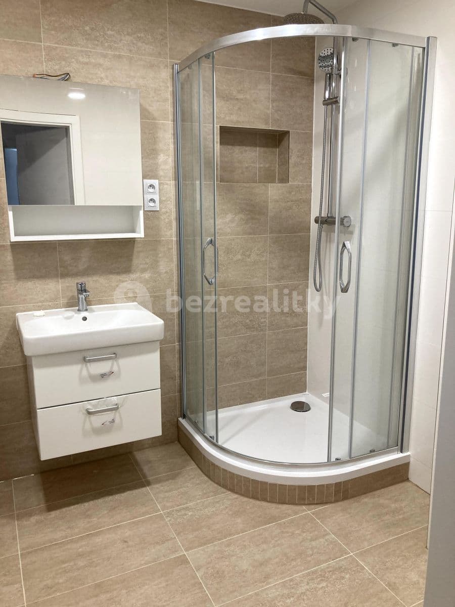 2 bedroom with open-plan kitchen flat to rent, 76 m², Na růžovém poli, Kladno, Středočeský Region 2 bedroom with open-plan kitchen flat to rent, 76 m², Na růžovém poli, Kladno, Středočeský Region