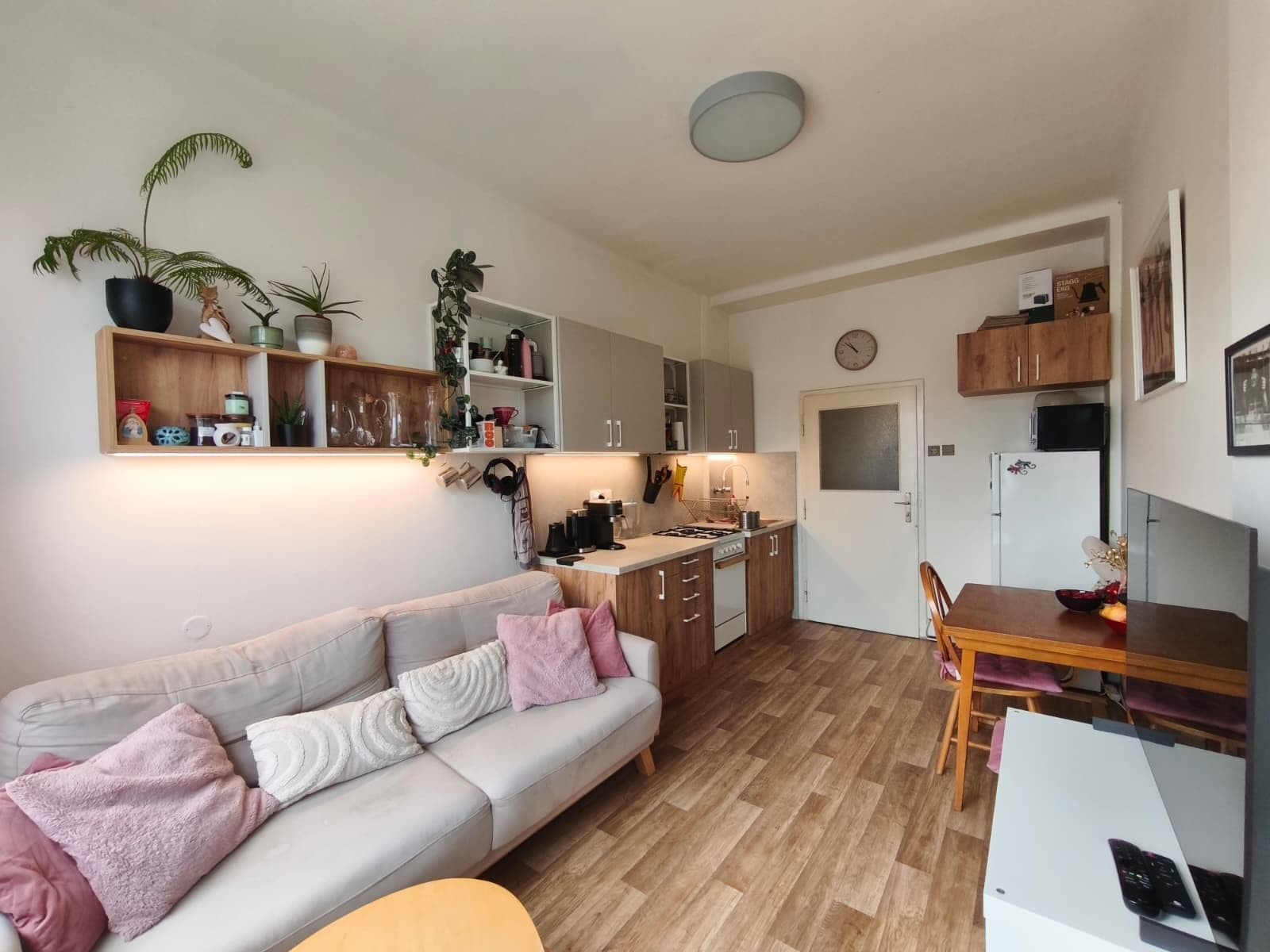 1 bedroom with open-plan kitchen flat to rent, 47 m², Dělnická, Prague, Prague 1 bedroom with open-plan kitchen flat to rent, 47 m², Dělnická, Prague, Prague