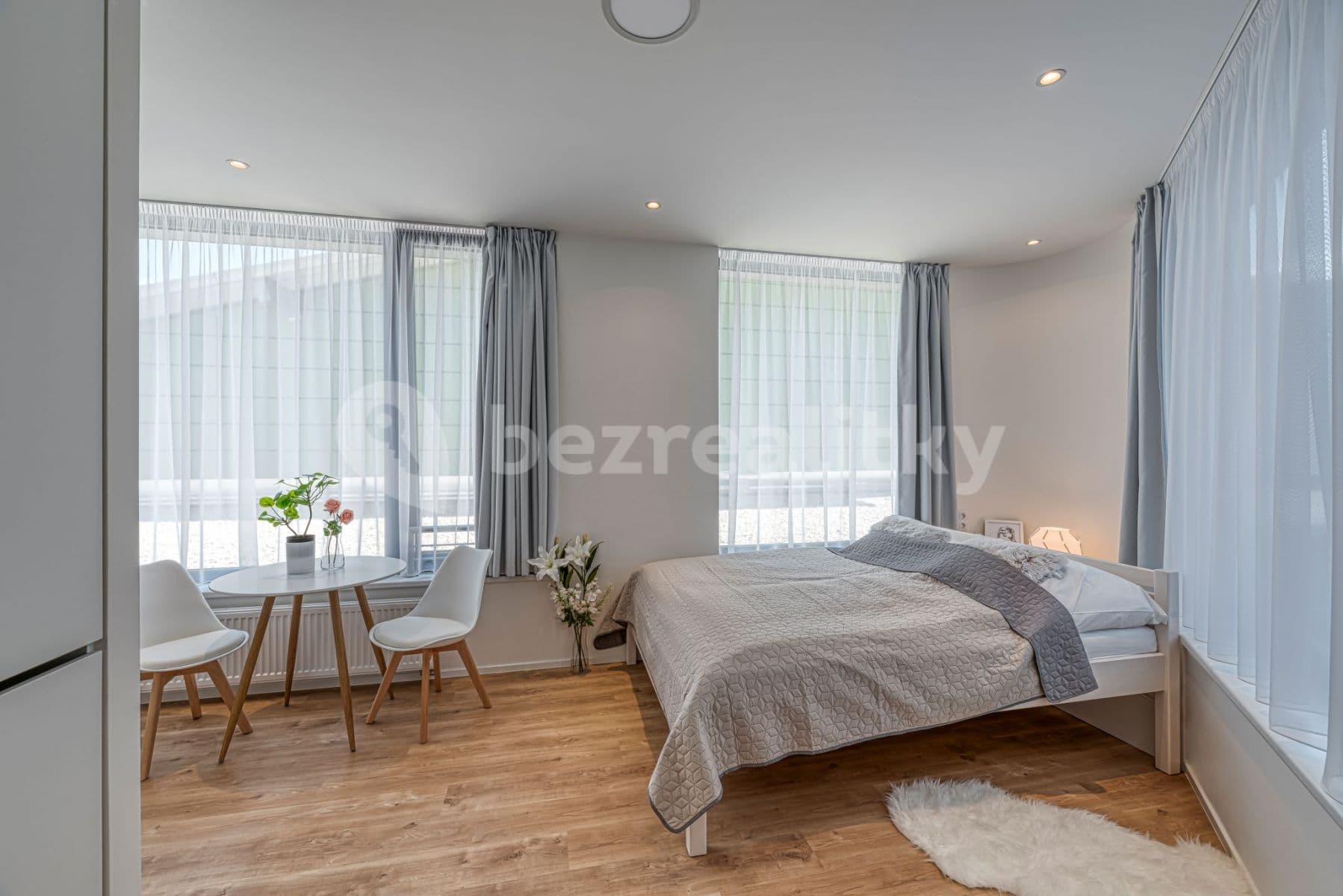 Studio flat to rent, 31 m², Mukařovského, Prague, Prague Studio flat to rent, 31 m², Mukařovského, Prague, Prague
