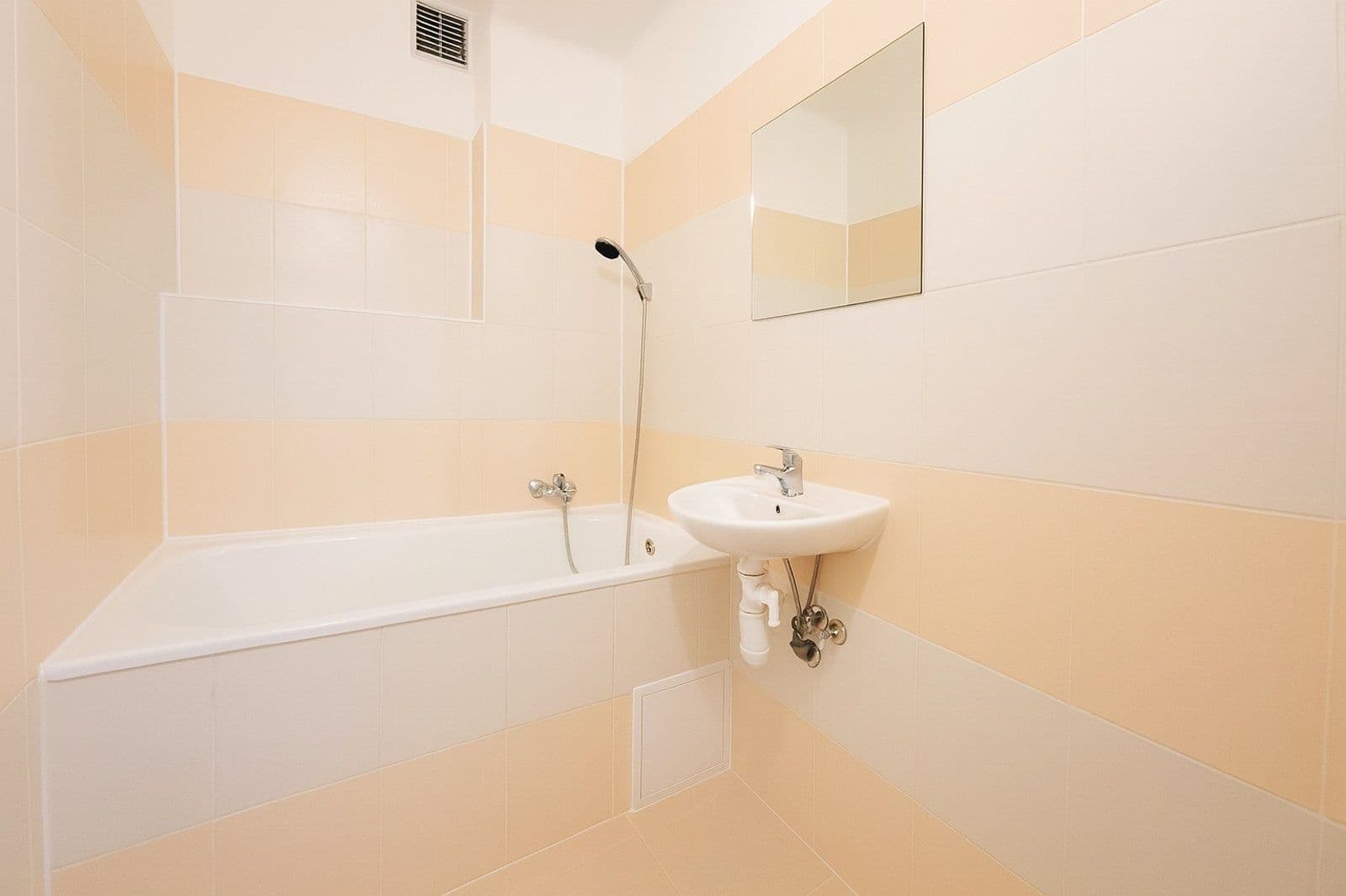 2 bedroom flat to rent, 52 m², nám. T. G. Masaryka, Havířov, Moravskoslezský Region 2 bedroom flat to rent, 52 m², nám. T. G. Masaryka, Havířov, Moravskoslezský Region