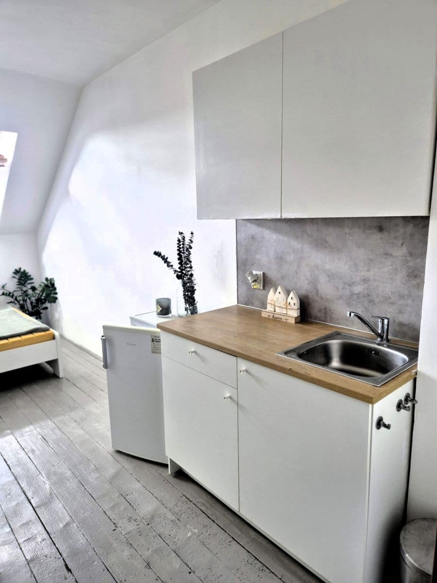 Studio flat to rent, 22 m², Moskevská, Prague, Prague Studio flat to rent, 22 m², Moskevská, Prague, Prague