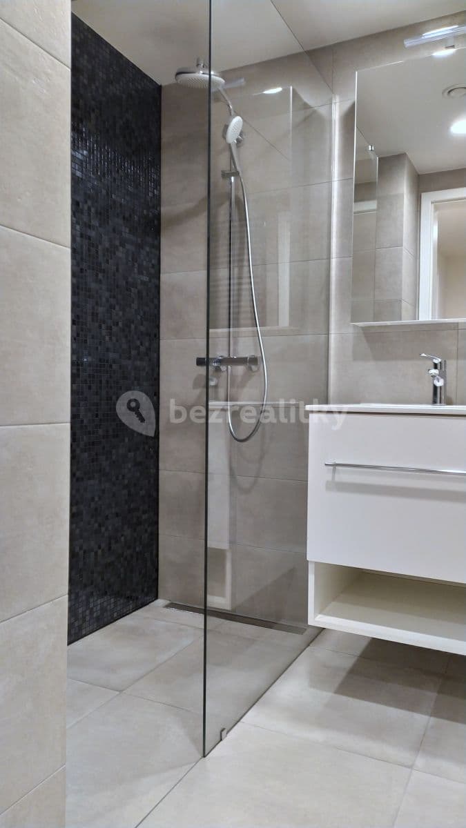 Studio flat to rent, 30 m², Mukařovského, Prague, Prague Studio flat to rent, 30 m², Mukařovského, Prague, Prague