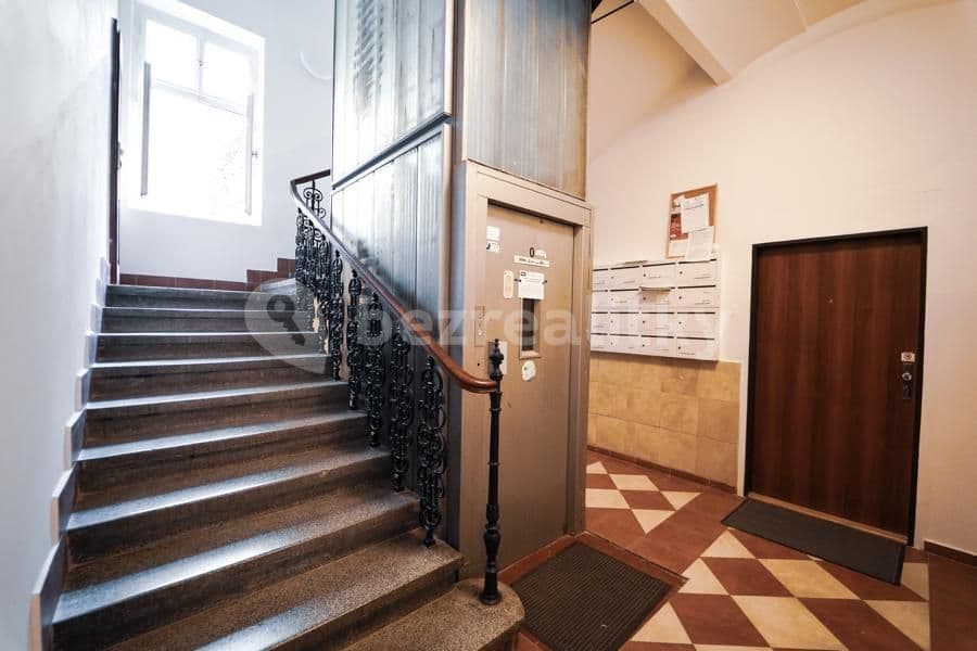 2 bedroom with open-plan kitchen flat to rent, 61 m², Varšavská, Prague, Prague 2 bedroom with open-plan kitchen flat to rent, 61 m², Varšavská, Prague, Prague