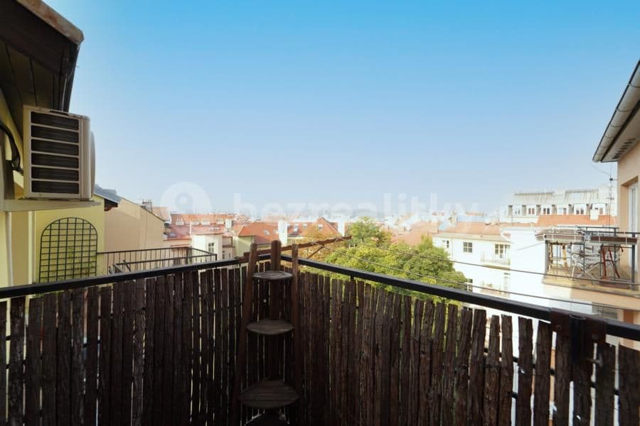 2 bedroom with open-plan kitchen flat to rent, 61 m², Varšavská, Prague, Prague 2 bedroom with open-plan kitchen flat to rent, 61 m², Varšavská, Prague, Prague