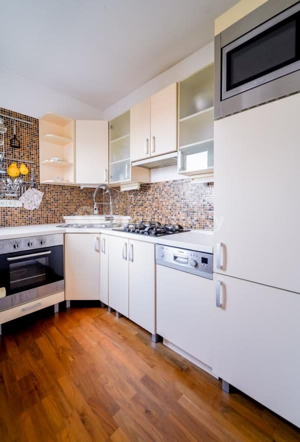 2 bedroom with open-plan kitchen flat to rent, 61 m², Varšavská, Prague, Prague 2 bedroom with open-plan kitchen flat to rent, 61 m², Varšavská, Prague, Prague