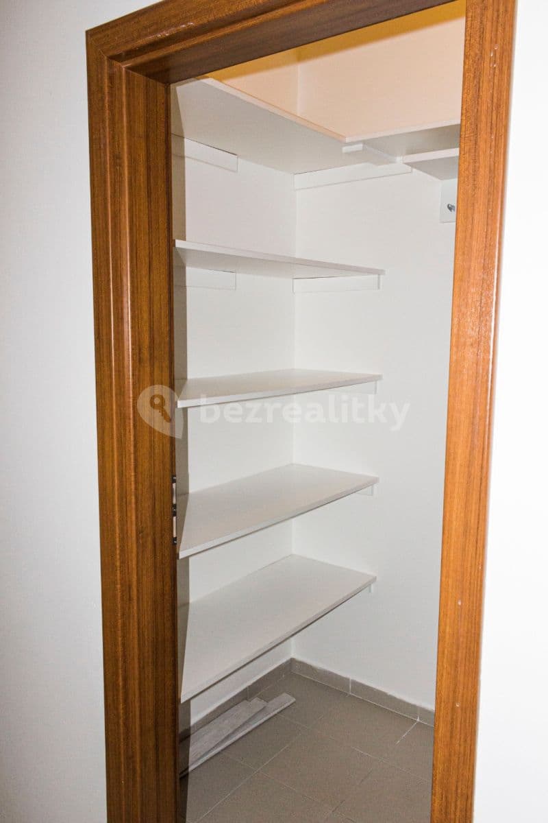 2 bedroom with open-plan kitchen flat to rent, 90 m², Vstupní, Plzeň, Plzeňský Region 2 bedroom with open-plan kitchen flat to rent, 90 m², Vstupní, Plzeň, Plzeňský Region