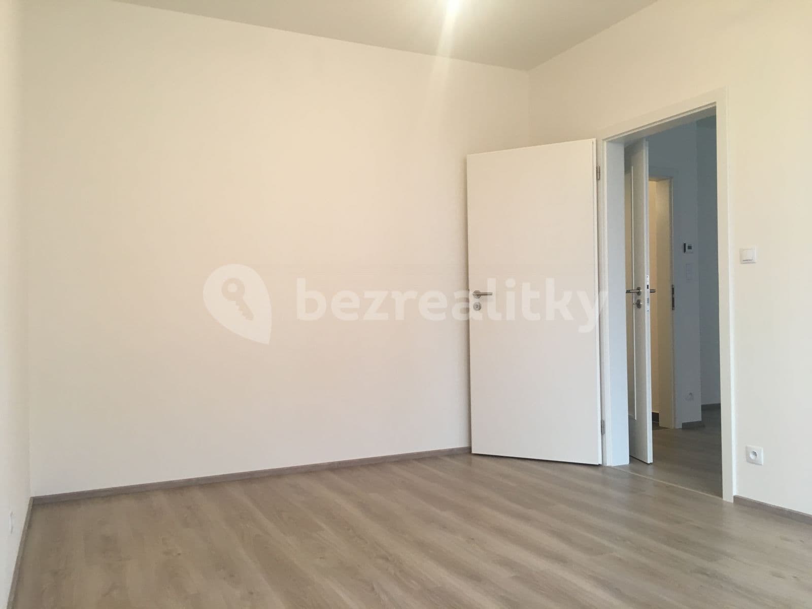 1 bedroom with open-plan kitchen flat to rent, 54 m², Sazovická, Prague, Prague 1 bedroom with open-plan kitchen flat to rent, 54 m², Sazovická, Prague, Prague
