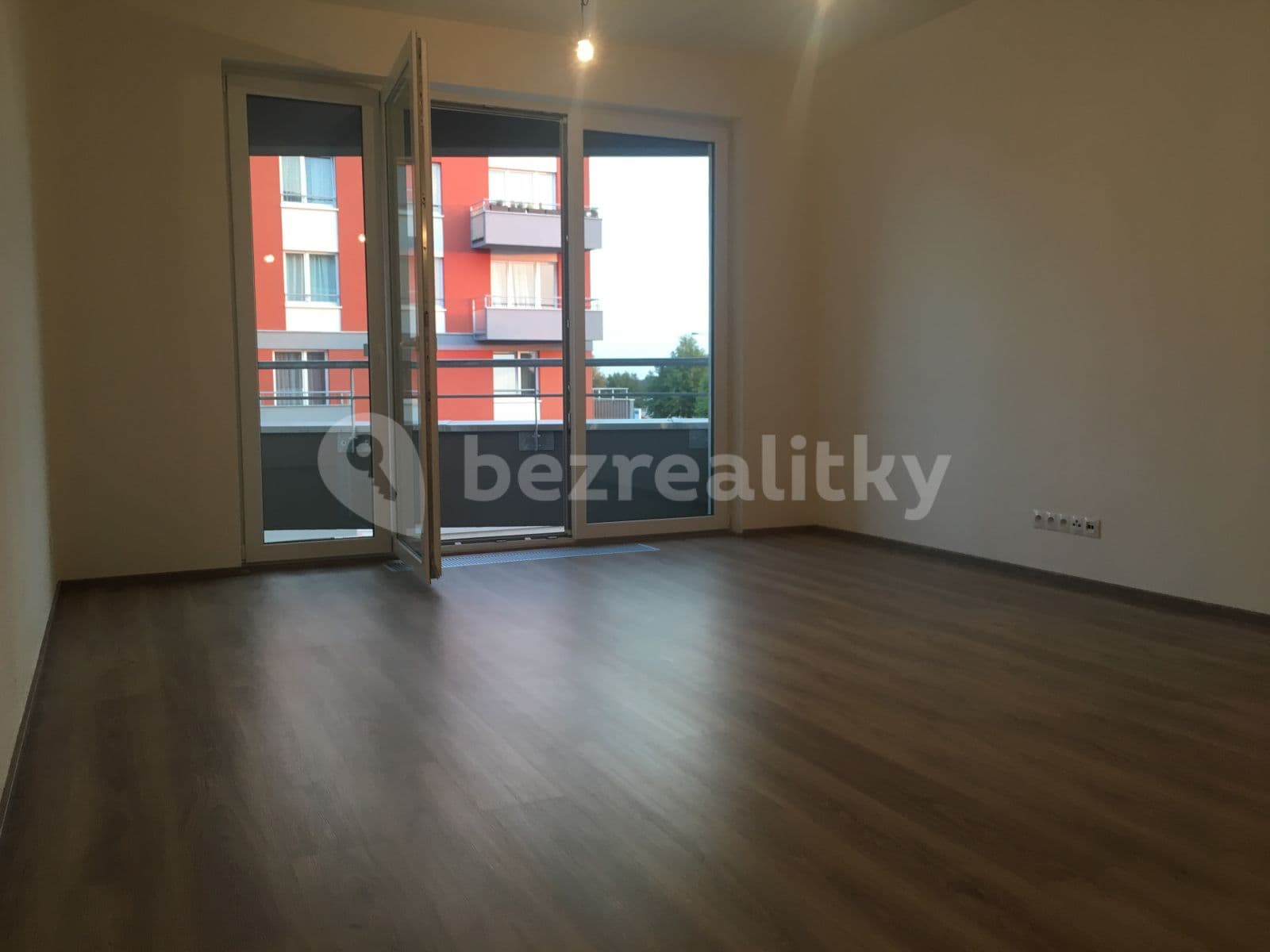 1 bedroom with open-plan kitchen flat to rent, 54 m², Sazovická, Prague, Prague 1 bedroom with open-plan kitchen flat to rent, 54 m², Sazovická, Prague, Prague