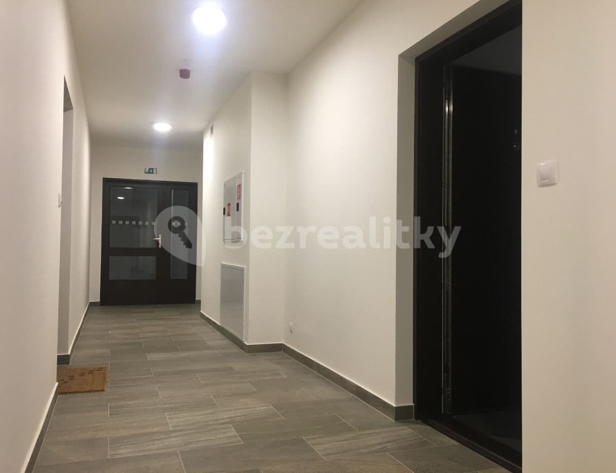 1 bedroom with open-plan kitchen flat to rent, 54 m², Sazovická, Prague, Prague 1 bedroom with open-plan kitchen flat to rent, 54 m², Sazovická, Prague, Prague