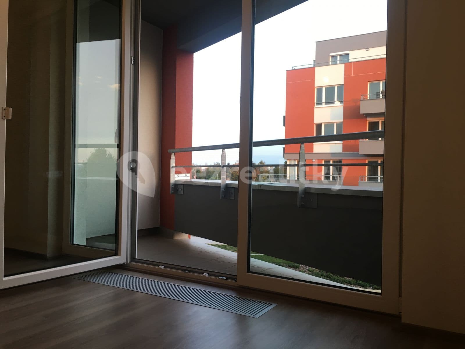 1 bedroom with open-plan kitchen flat to rent, 54 m², Sazovická, Prague, Prague 1 bedroom with open-plan kitchen flat to rent, 54 m², Sazovická, Prague, Prague