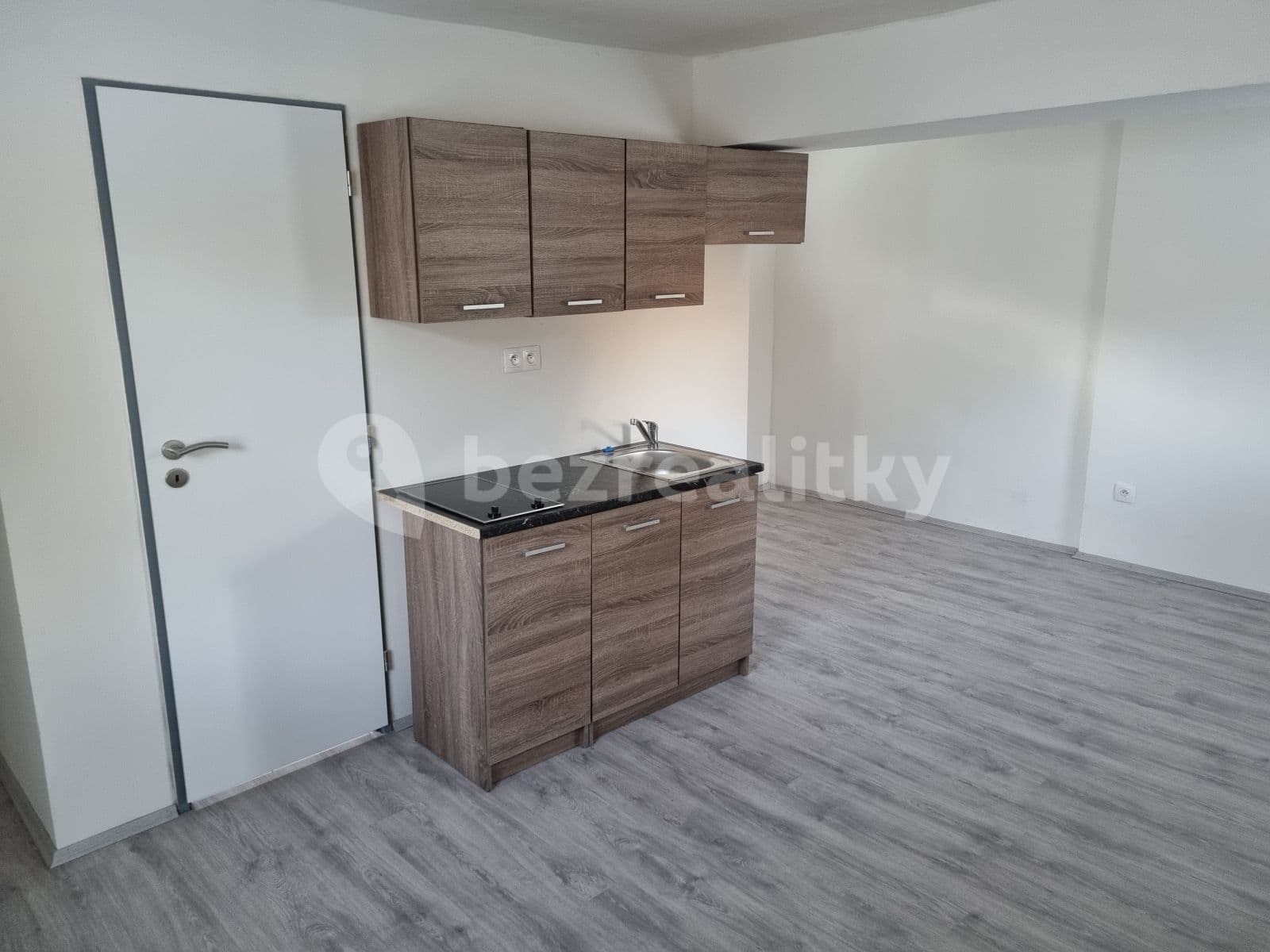 Studio flat to rent, 31 m², Brandýská, Prague, Prague Studio flat to rent, 31 m², Brandýská, Prague, Prague