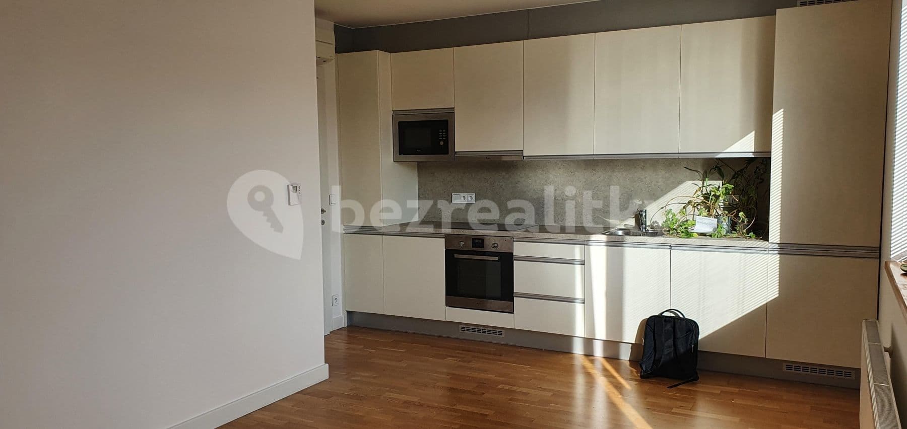 1 bedroom with open-plan kitchen flat to rent, 70 m², Drahobejlova, Prague, Prague 1 bedroom with open-plan kitchen flat to rent, 70 m², Drahobejlova, Prague, Prague