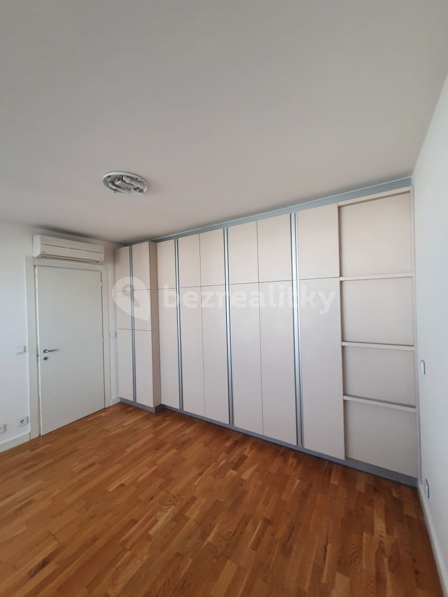 1 bedroom with open-plan kitchen flat to rent, 70 m², Drahobejlova, Prague, Prague 1 bedroom with open-plan kitchen flat to rent, 70 m², Drahobejlova, Prague, Prague