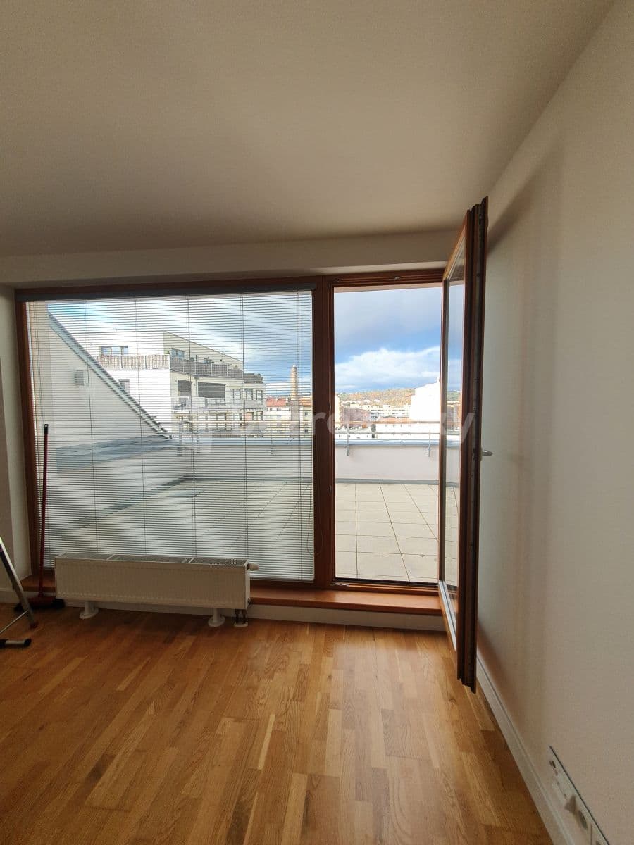 1 bedroom with open-plan kitchen flat to rent, 70 m², Drahobejlova, Prague, Prague 1 bedroom with open-plan kitchen flat to rent, 70 m², Drahobejlova, Prague, Prague