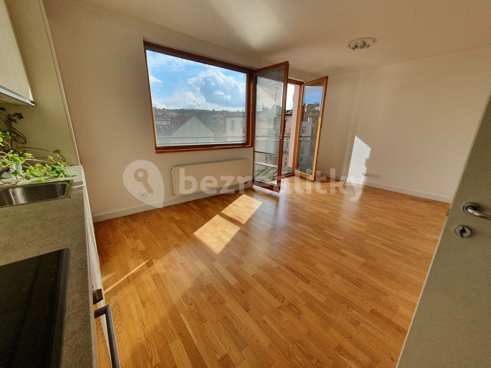 1 bedroom with open-plan kitchen flat to rent, 70 m², Drahobejlova, Prague, Prague 1 bedroom with open-plan kitchen flat to rent, 70 m², Drahobejlova, Prague, Prague