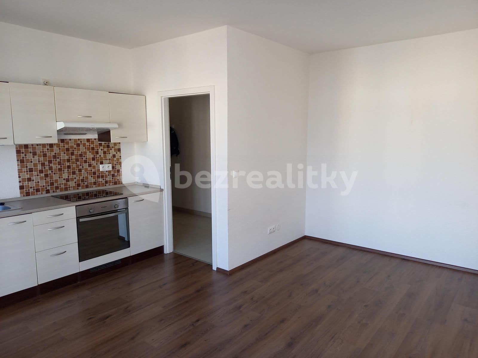 Studio flat to rent, 34 m², Generála Selnera, Kladno, Středočeský Region Studio flat to rent, 34 m², Generála Selnera, Kladno, Středočeský Region