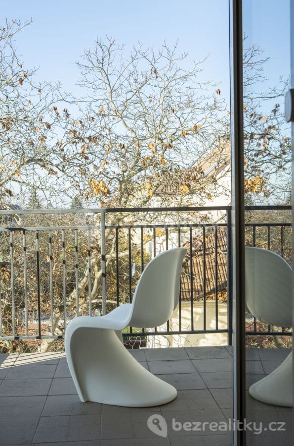 1 bedroom with open-plan kitchen flat to rent, 56 m², Karlovarská, Prague, Prague 1 bedroom with open-plan kitchen flat to rent, 56 m², Karlovarská, Prague, Prague