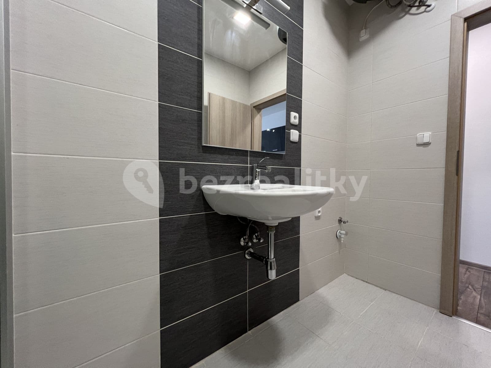 Studio flat to rent, 33 m², Nad Vápenkami, Kladno, Středočeský Region Studio flat to rent, 33 m², Nad Vápenkami, Kladno, Středočeský Region