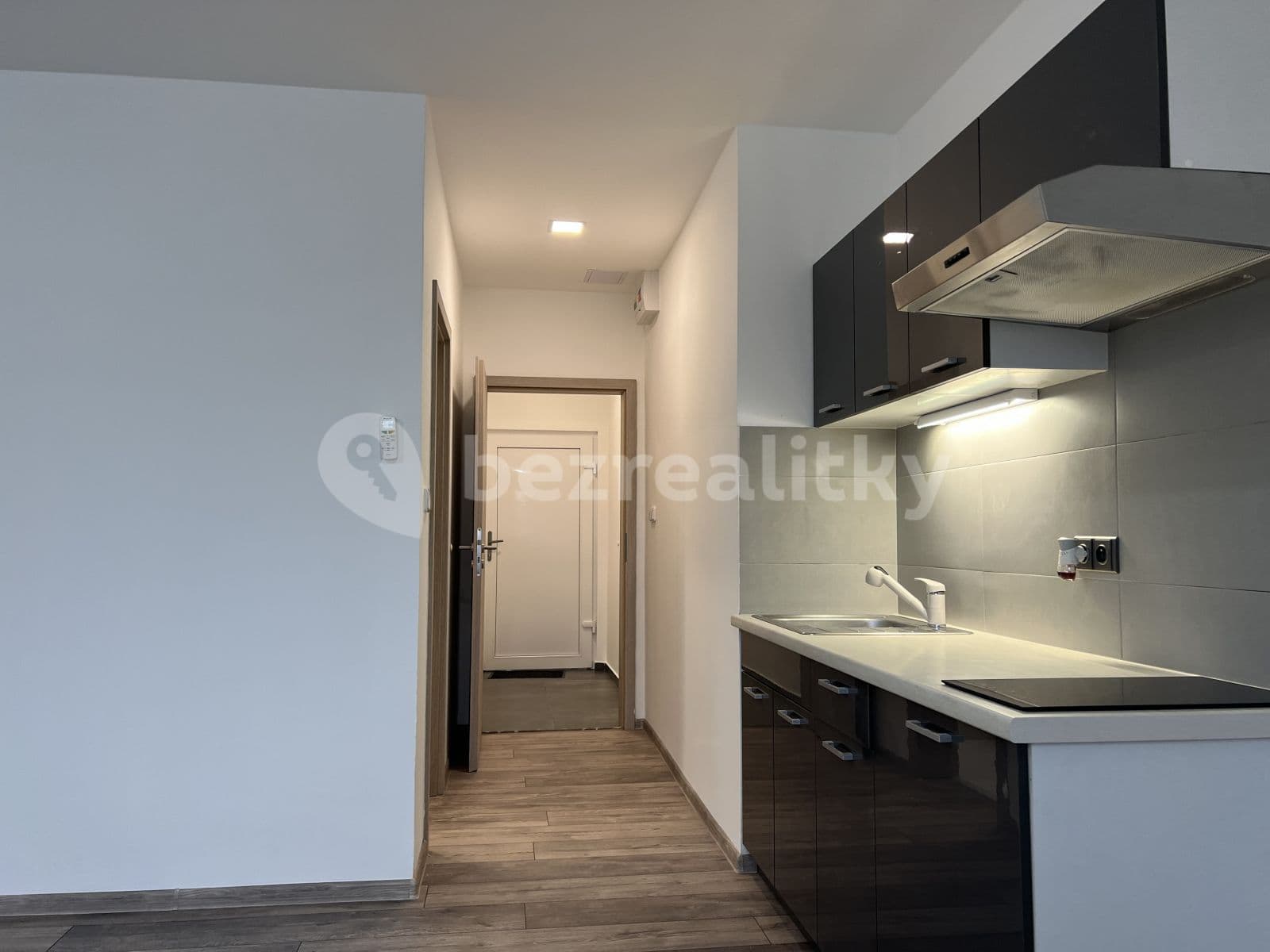 Studio flat to rent, 33 m², Nad Vápenkami, Kladno, Středočeský Region Studio flat to rent, 33 m², Nad Vápenkami, Kladno, Středočeský Region