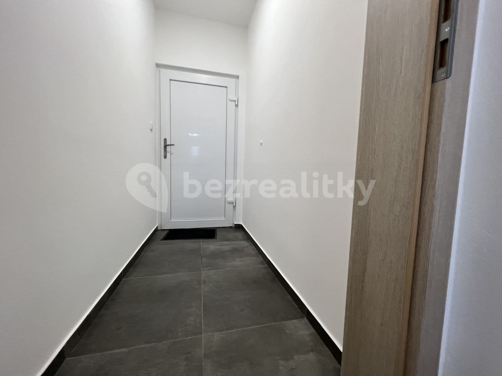 Studio flat to rent, 33 m², Nad Vápenkami, Kladno, Středočeský Region Studio flat to rent, 33 m², Nad Vápenkami, Kladno, Středočeský Region