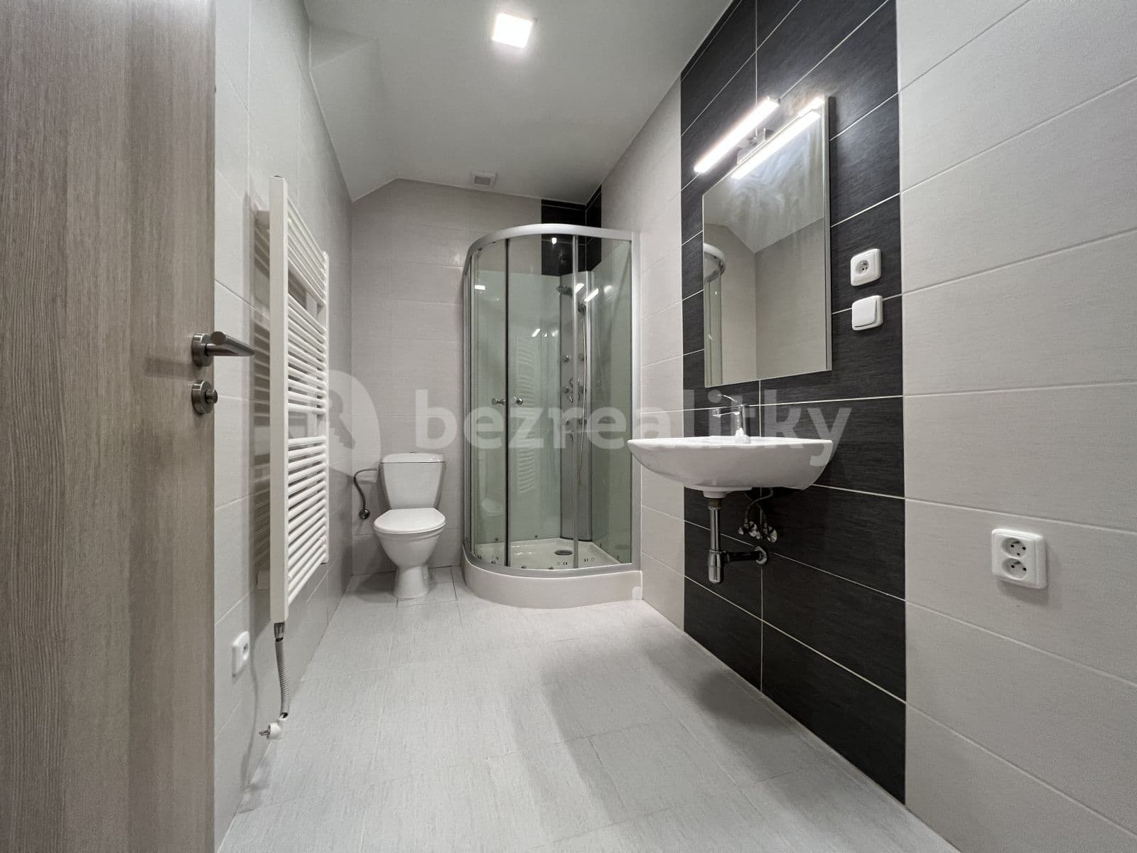 Studio flat to rent, 33 m², Nad Vápenkami, Kladno, Středočeský Region Studio flat to rent, 33 m², Nad Vápenkami, Kladno, Středočeský Region