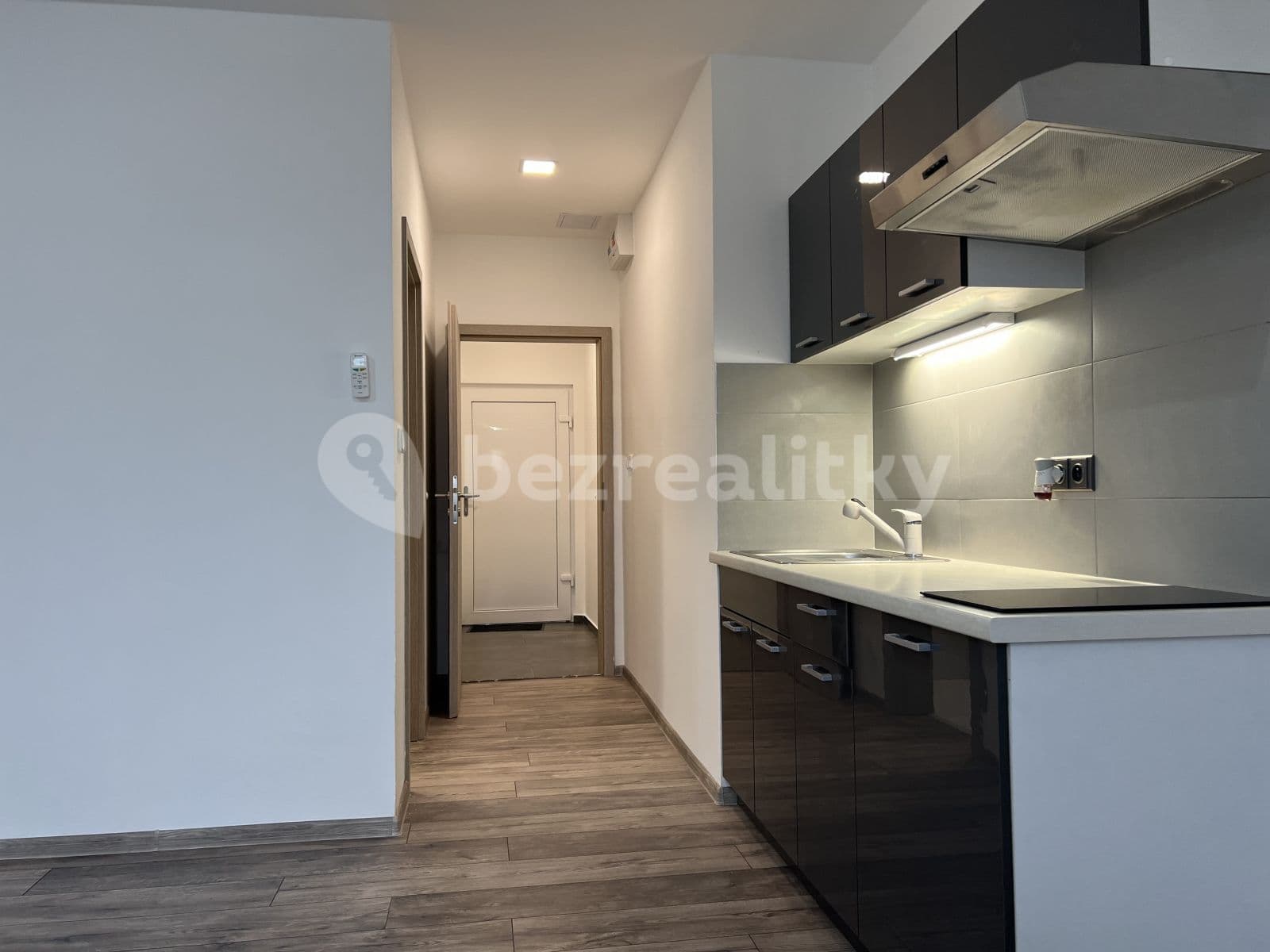 Studio flat to rent, 33 m², Nad Vápenkami, Kladno, Středočeský Region Studio flat to rent, 33 m², Nad Vápenkami, Kladno, Středočeský Region